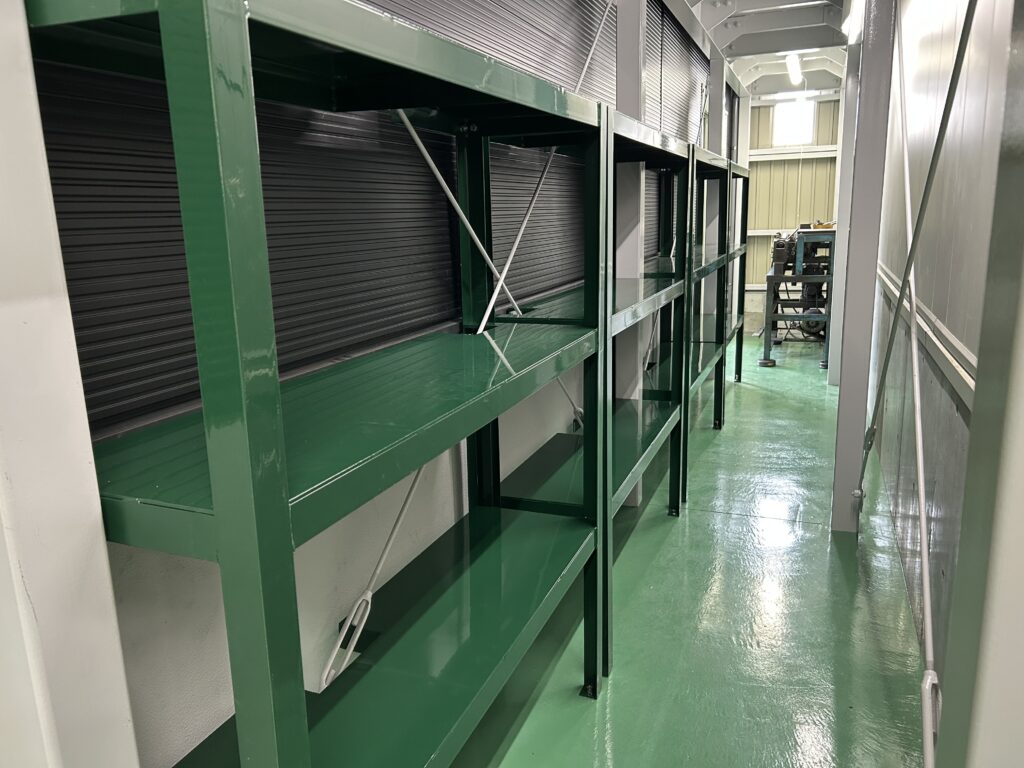 現場に合わせてオーダーメイドで製作した棚
