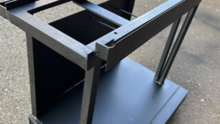 自社で製作できる強み。二段構造の溶接機台車を製作しました